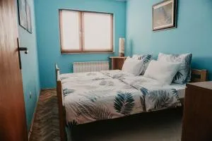 3-Bedroom Residence - Prime Location with City View and Parking - Jarčedoli