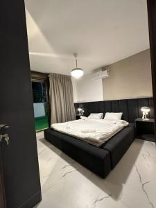 Stylish Luxe Apartment F-R 0003