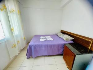 Quarto, sala, cozinha e banheiro - 2 minutos da praia do porto da barra - ar condicionado