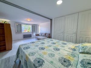 Appartements Charmant rez-de-villa avec piscine et terrasse : photos des chambres
