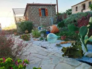 Owls Nest Limnos Apartment - pet friendly, close to the beach - Város