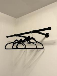 Luxury cozy 3 bed Apartment 5mins from city - free parking!