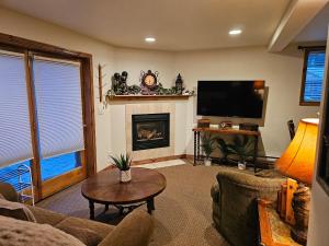 Alpenglow One Bedroom One Bath – A09