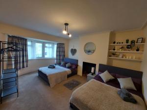 Large 4 bedrooms golders green