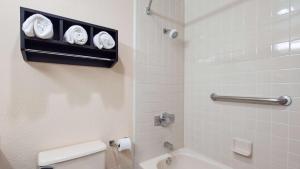 King Room - Non-Smoking room in Best Western Leesburg