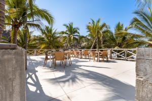 Casa Vela Palafito en playa con alberca