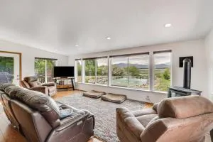 Serene Home with On-Site Pond and Decks in Chiloquin! - Chiloquin