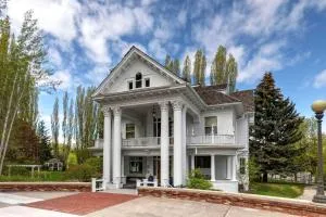 The Gibson Mansion Bed and Breakfast - Tarkio