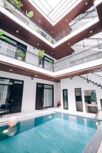 LUXURY VILLA RETREAT IN DANANG 9 BEDROOMs