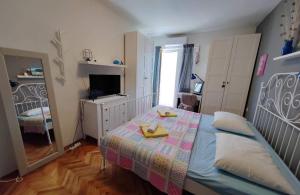 Apartments with parking space Mundanije, Rab - 23299