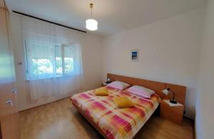 Apartments with parking space Barbat, Rab - 23300