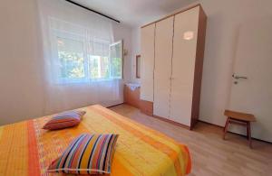 Apartments with parking space Barbat, Rab - 23300