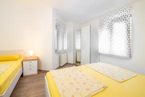 Apartments and rooms with parking space Baska, Krk - 23309