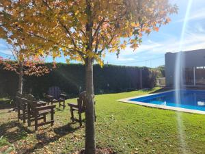 Casa en Club de Campo. Parque y Pileta.