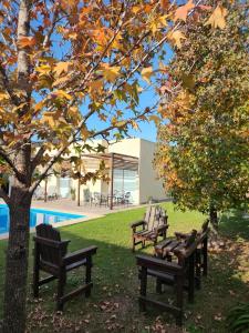 Casa en Club de Campo. Parque y Pileta.