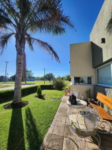 Casa en Club de Campo. Parque y Pileta.