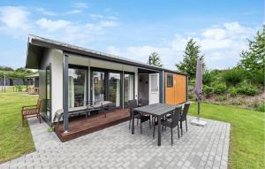 Beautiful Home In Süsel With Kitchen