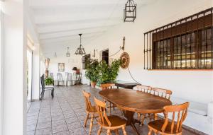 Stunning Home In Valverde De Leganés