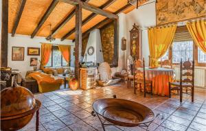 Stunning Home In Valverde De Leganés