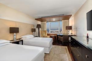 Club, Club lounge access, Guest room, 2 Twin/Single Bed(s) room in Sheraton Lisboa Hotel & Spa