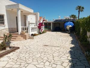Casa con piscina privada cerca del mar, WiFi gratis, aire opcional, mascotas bienvenidas, playa cercana - ES-184-64