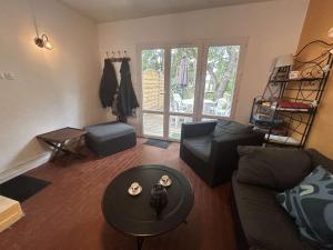 Maisons de vacances Maison familiale pour 8 avec terrasse, a 300m de la plage - La Gueriniere - FR-1-224B-228 : photos des chambres