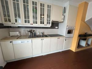 Maisons de vacances Maison familiale pour 8 avec terrasse, a 300m de la plage - La Gueriniere - FR-1-224B-228 : photos des chambres