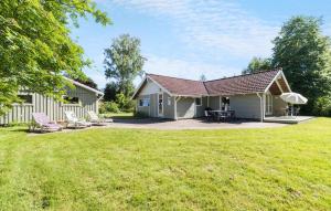 Four-Bedroom Holiday Home In Dronningmolle