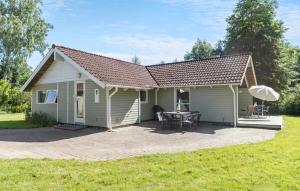 Four-Bedroom Holiday Home In Dronningmolle