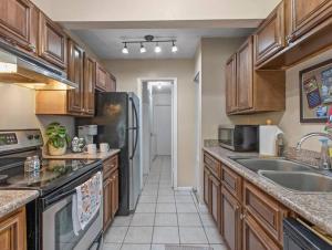 Spacious Condo Pet Friendly Ping Pong Table