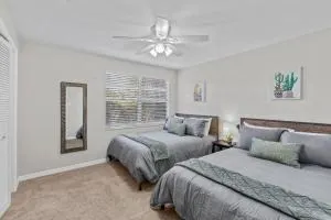 Family Friendly Townhouse with Reading Nook and Bike - Williston