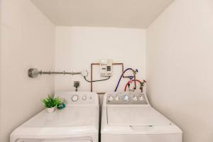 Miami Oasis 7 mins to Dolphin Mall MIA PS4 Games