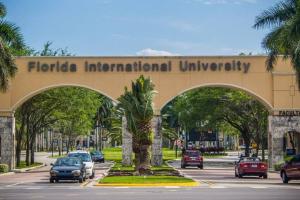 Miami Oasis 7 mins to Dolphin Mall MIA PS4 Games