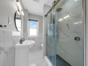 stylish house in south windsor-2 bedrooms