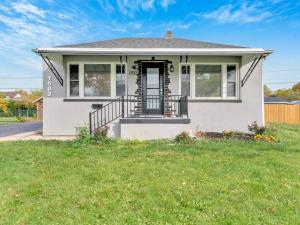 stylish house in south windsor-2 bedrooms