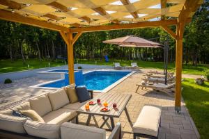 Holiday home Old oak - with pool, garden with fresh vegetables and private forrest!