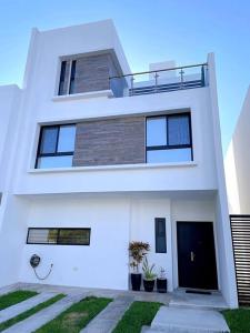 Hermosa Casa de 3 pisos en Condominio de lujo Playa del Carmen