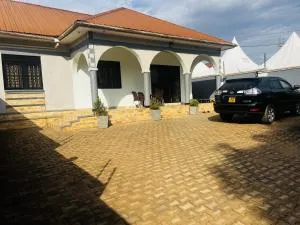 Spacious and comfortable House in Kampala Uganda - Kasiyirize