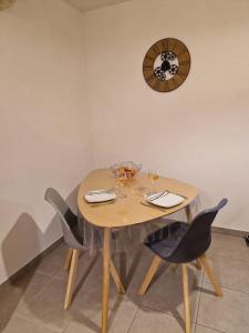 Le Grand Large T2 climatisé à 200 m plage, parking