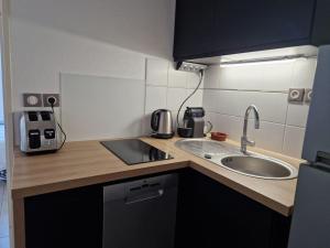 Le Grand Large T2 climatisé à 200 m plage, parking