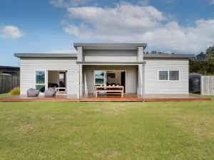 Cooks Family Retreat - Cooks Beach Holiday Home - Whenuakite