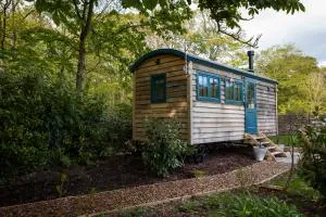 Oak Tree Shepherds Hut Chatsworth Estate - Baslow