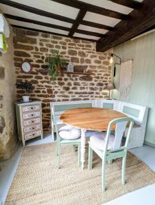 Vivez dans un magnifique village Normand gîte de la Halle