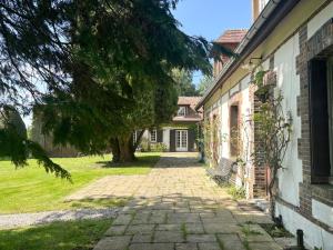 Maisons de vacances La Maison du Tilleul avec Piscine couverte chauffee : photos des chambres