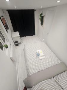 Modern Double Room in Dartford- Private Entrance