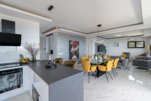 Lux Penthouse Panoramic View with jacuzzi