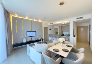 Stunning 1BR in Stella Maris, City View, Marina