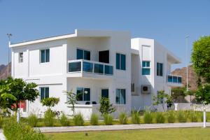 Holiday Beach Resort