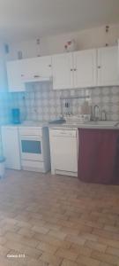 F3 RDC villa vue mer 180 face à la pointe de Giens