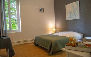 Logis Hotels - Au Colombier du Touron : Chambre Double Standard avec Ventilateur